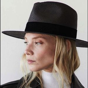 Janessa Leone Cindy Hat NWT original box